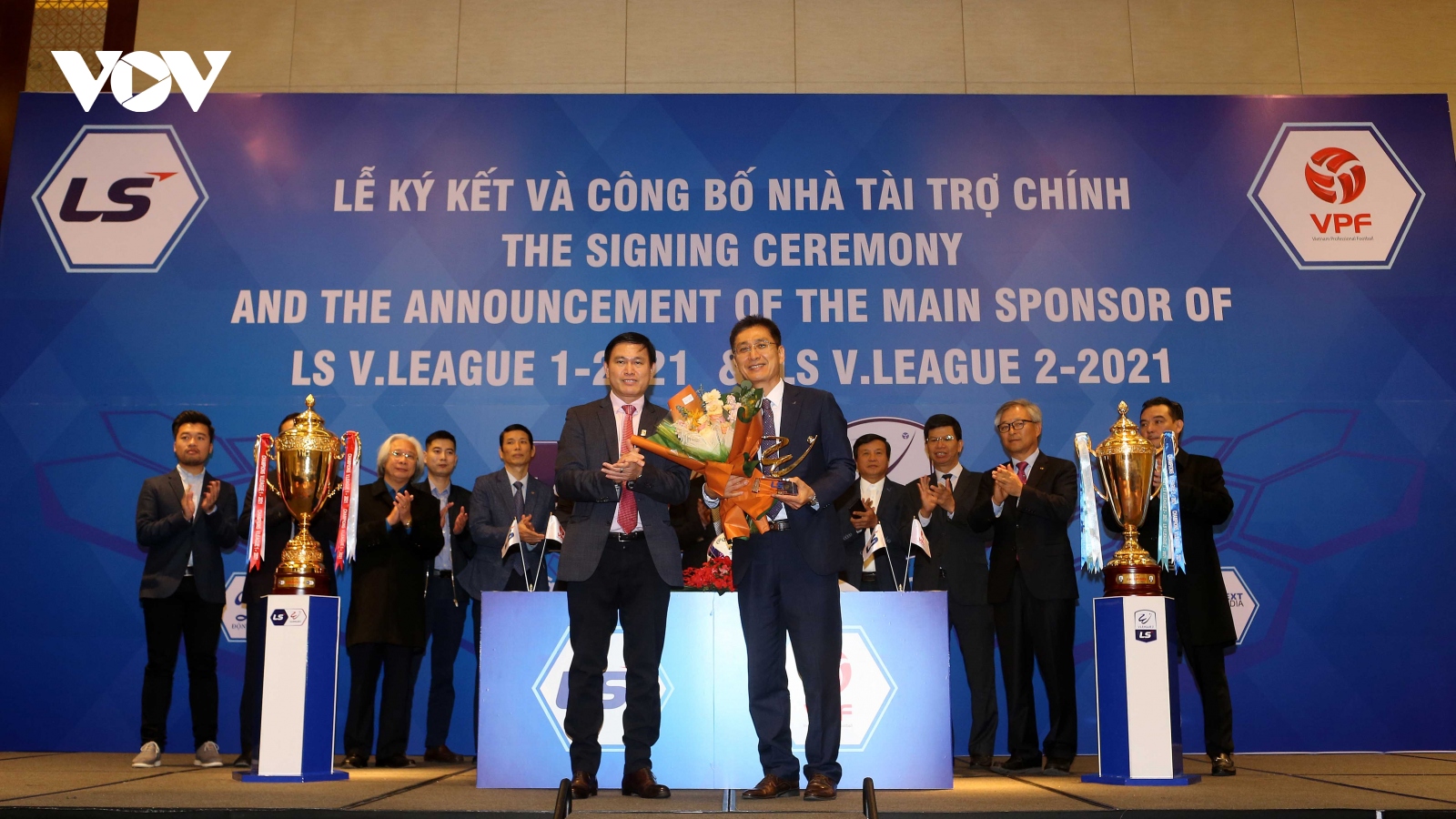 Đại diện Nhà tài trợ V-League 2021 ám chỉ Kiatisuk chuẩn bị dẫn dắt HAGL?